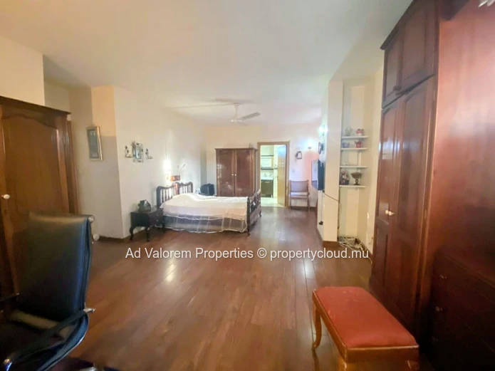 For Sale – 3-Bedroom Apartment in the Heart of Quatre Bornes