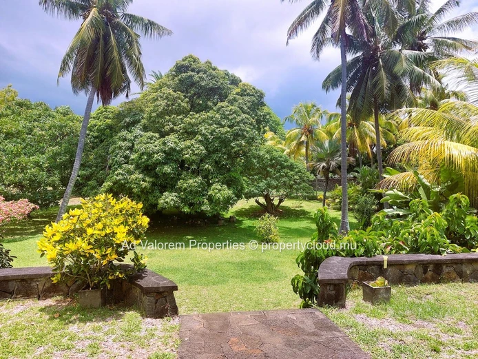A Little Paradise in Bras d’Eau – Charming Family Home with an Exceptional Garden ??