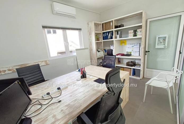 For Rent – Self-Contained 34 m² Office (Ground Floor)