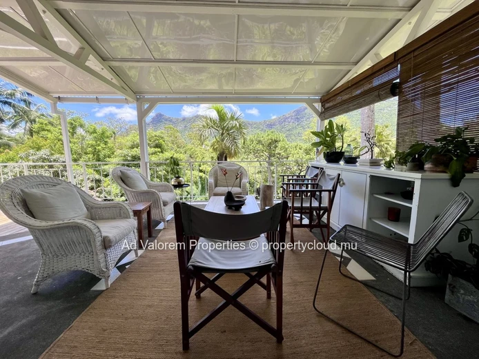 Freehold Contemporary House - 180 m2, 3 bedrooms, 2 bathrooms | Moka