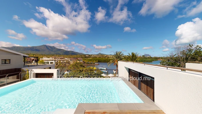 Penthouse with stunning views for sale in Black River 