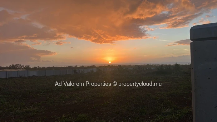 Exceptional 250 m² Villa on a Vast 1,347 m² Plot – La Tourelle View