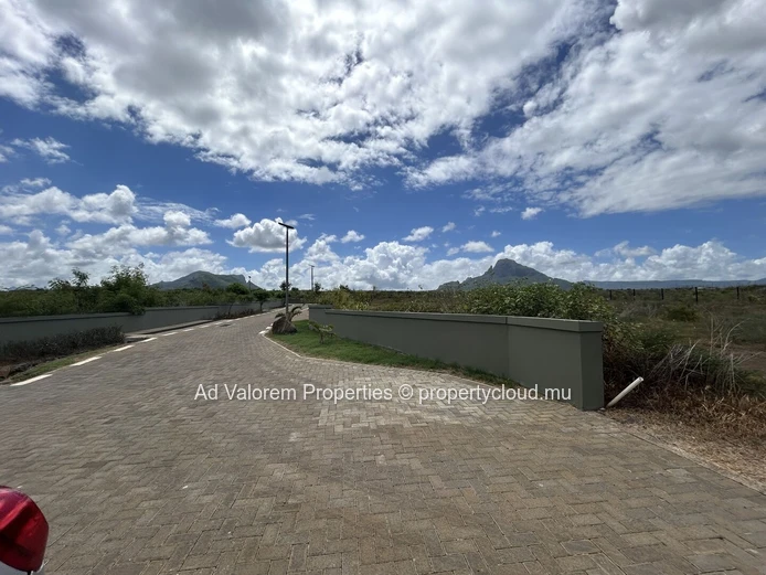 "Exclusive Gated Residential Land in Prime Flic en Flac Location - 1.234m² for Rs 16.5M!"
