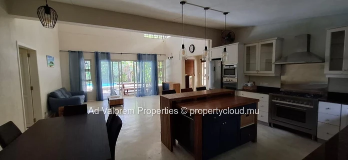 For rent – Charming villa in Black River.