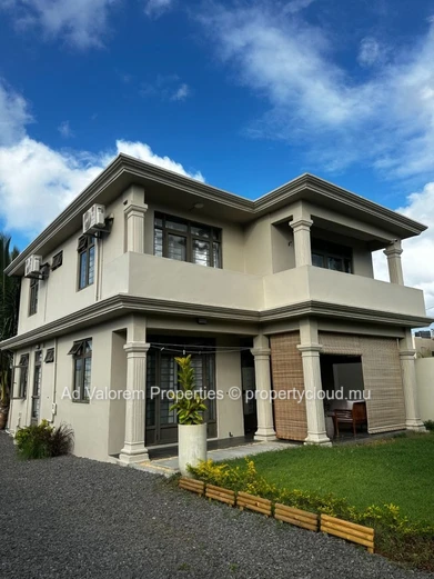 ?? Tastefully Renovated House for Rent – Cascavelle