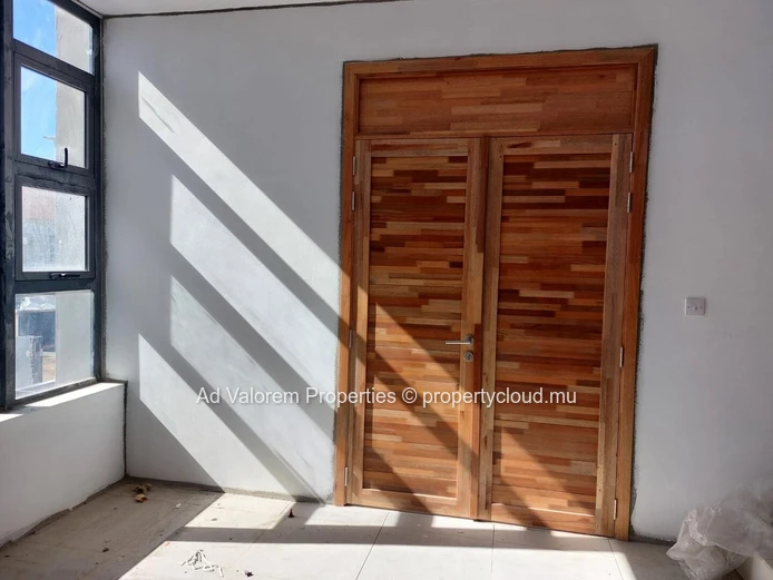 For Sale – Bright Penthouse with Panoramic Views in Grand Baie (Accessible to Foreign Buyers)