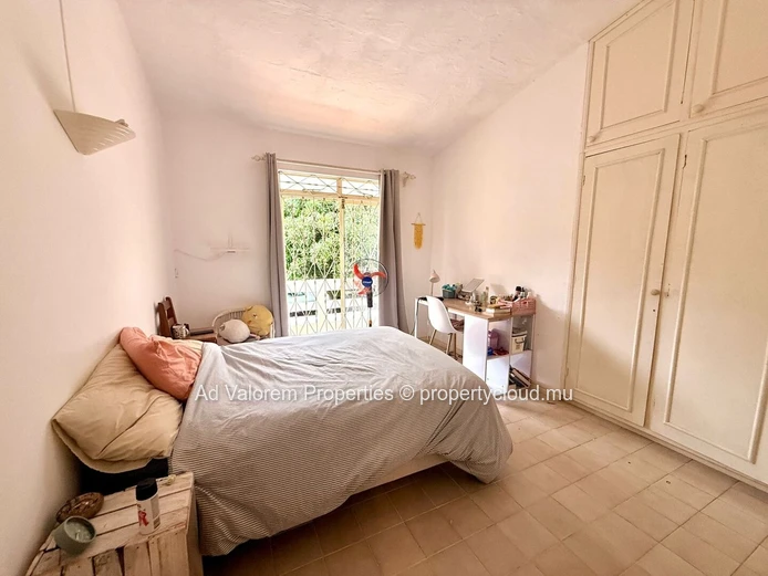?? Spacious family home with swimming pool