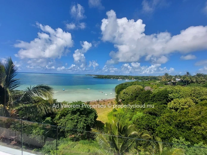 For Rent – Penthouse with Rooftop and Private Pool in Trou d’Eau Douce (Sole Mandate)