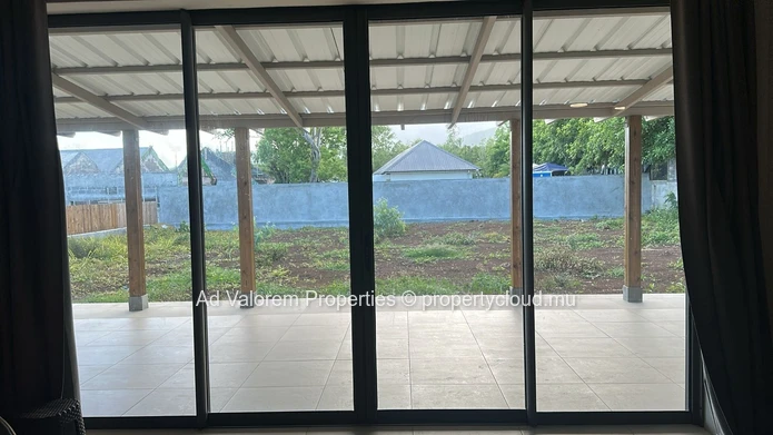 Exceptional 250 m² Villa on a Vast 1,347 m² Plot – La Tourelle View