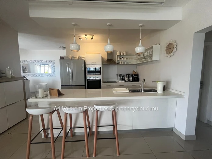 Stunning Furnished Penthouse for Rent in Black River – 150 m² (Sole Mandate)