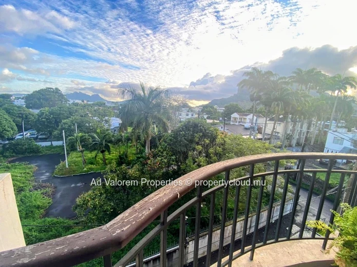 For Sale – 3-Bedroom Apartment in the Heart of Quatre Bornes