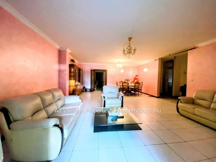 For Sale – 3-Bedroom Apartment in the Heart of Quatre Bornes