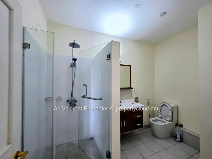 For Sale – Beautiful 2-Bedroom Apartment in Quatre Bornes
