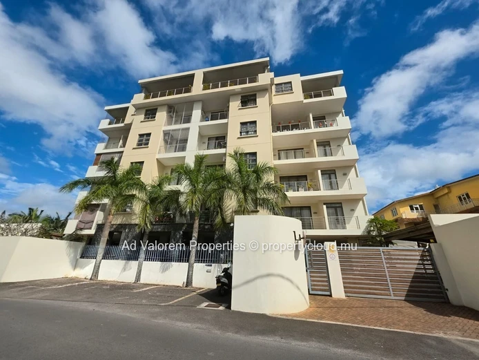 For Sale – Beautiful 2-Bedroom Apartment in Quatre Bornes