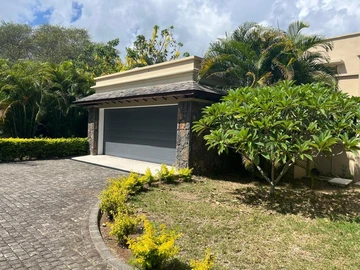 5 Bedroom Villa