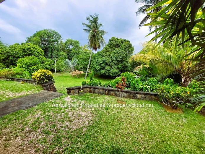 A Little Paradise in Bras d’Eau – Charming Family Home with an Exceptional Garden ??