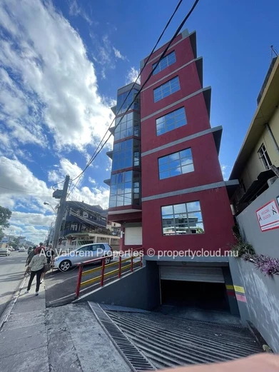 Batiment commercial a palma Quatre Bornes a louer.