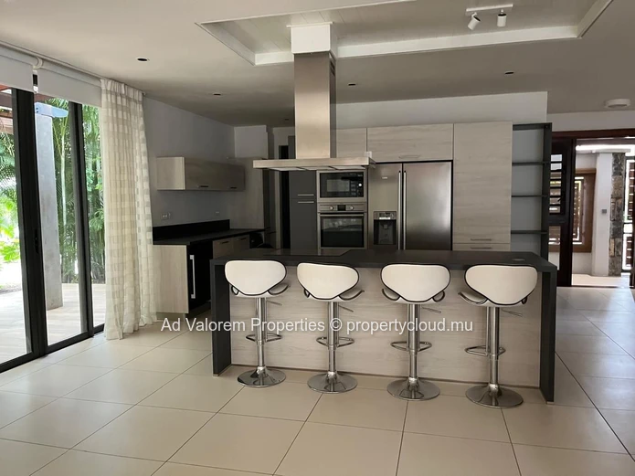 Exceptional corner apartment with private garden and heated swimming pool!