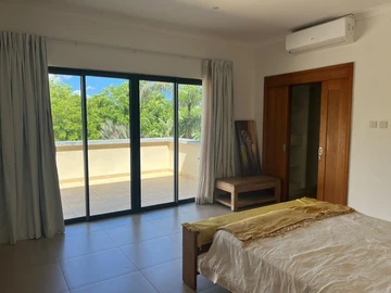 5 Bedroom Villa