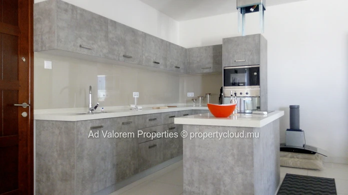 Stunning Furnished Penthouse for Rent in Black River – 150 m² (Sole Mandate)