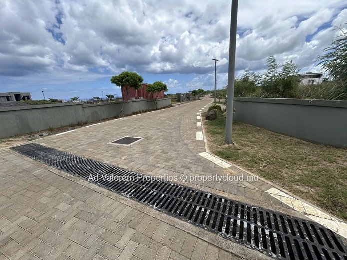 "Exclusive Gated Residential Land in Prime Flic en Flac Location - 1.234m² for Rs 16.5M!"