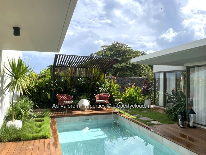 New villas with 3 en-suite bedrooms and private pool in close proximity to the sea