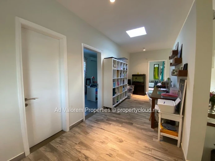 For sale, stunning property with 2 houses and a pool in the West.