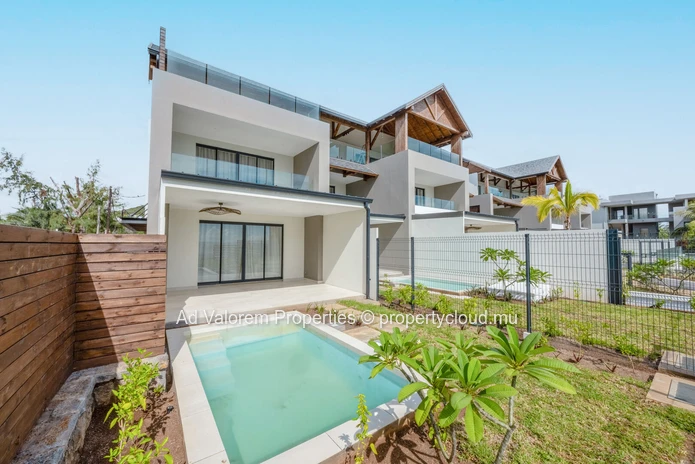 Exceptional Beachfront Duplex for Sale – Black River