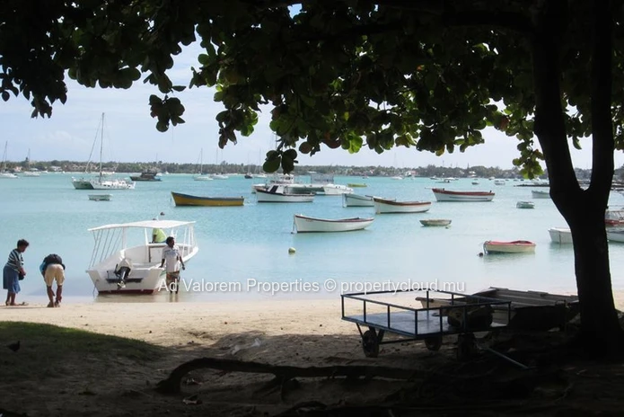 For Sale – Bright Penthouse with Panoramic Views in Grand Baie (Accessible to Foreign Buyers)
