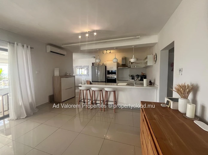 Stunning Furnished Penthouse for Rent in Black River – 150 m² (Sole Mandate)