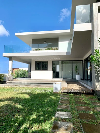 Luxurious 3 Bedroom House with Private Pool in Rivière Noire - Black River Area! Close to Schools, Shops, and More! 