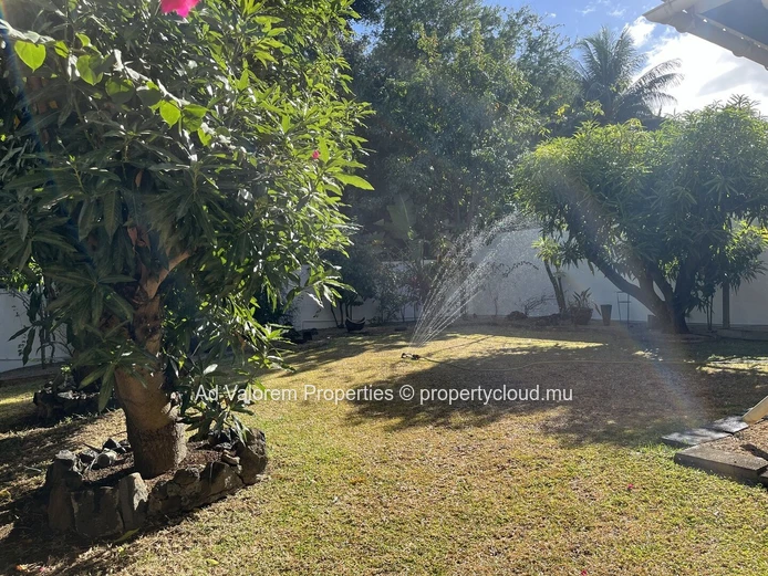 Spacious 4-Bedroom Family Home with Pool – 500 m from the Beach | For Rent