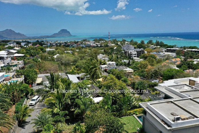 Luxurious 3 Bedroom House with Private Pool in Rivière Noire - Black River Area! Close to Schools, Shops, and More! 