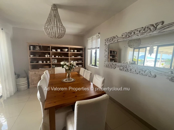 Stunning Furnished Penthouse for Rent in Black River – 150 m² (Sole Mandate)