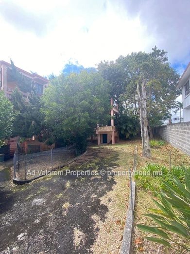 A unique opportunity: Renovate and Revive a classic home in Quatre Bornes