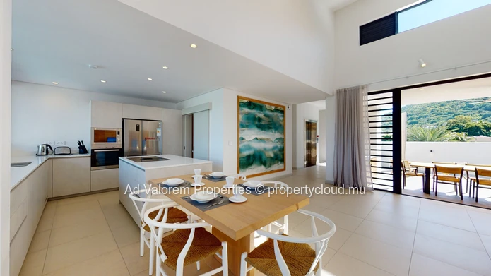 Penthouse with stunning views for sale in Black River 