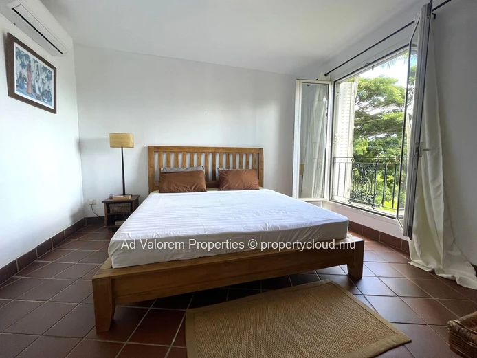 Duplex de deux chambres à louer - Vue dégagée sur la rivière (Mandat exclusif)