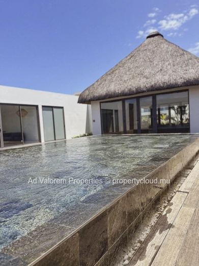 Beachfront Residences in Black River for rent (Sole Mandate)