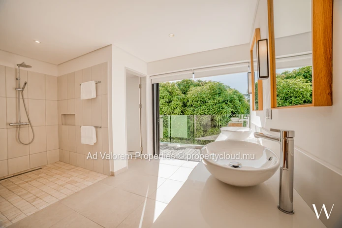 Penthouse with stunning views for sale in Black River 