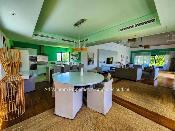Beautiful villa for sale in Bel Ombre
