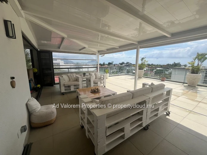 Stunning Furnished Penthouse for Rent in Black River – 150 m² (Sole Mandate)