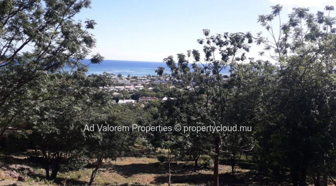 À vendre :Terrain à Rivière Noire