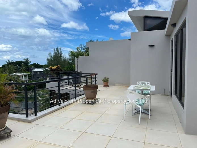 Penthouse in Black River for Sale!