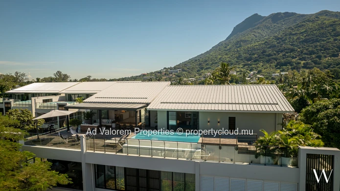 Penthouse with stunning views for sale in Black River 