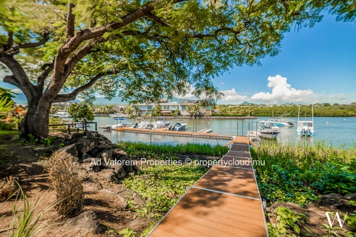 Penthouse with stunning views for sale in Black River 
