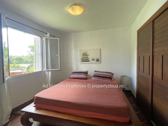 Duplex de deux chambres à louer - Vue dégagée sur la rivière (Mandat exclusif)