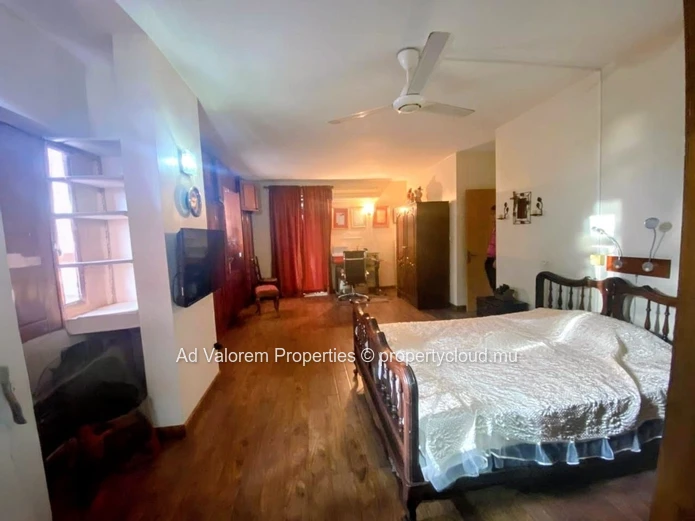 For Sale – 3-Bedroom Apartment in the Heart of Quatre Bornes