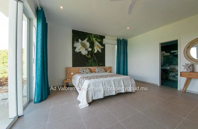 For Rent – Penthouse with Rooftop and Private Pool in Trou d’Eau Douce (Sole Mandate)