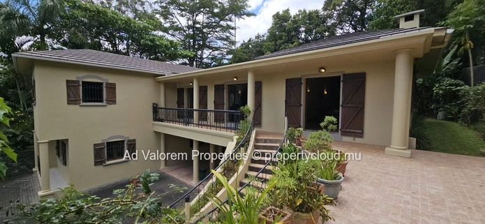 Beautiful family home for sale in a calm area of Floreal