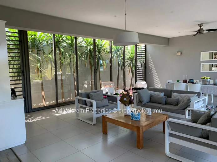 Luxurious 3 Bedroom House with Private Pool in Rivière Noire - Black River Area! Close to Schools, Shops, and More! 